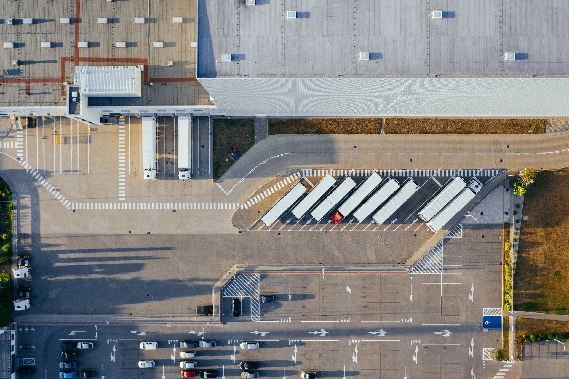 Pequenas transportadoras têm nova opção para contratar seguros de fretes